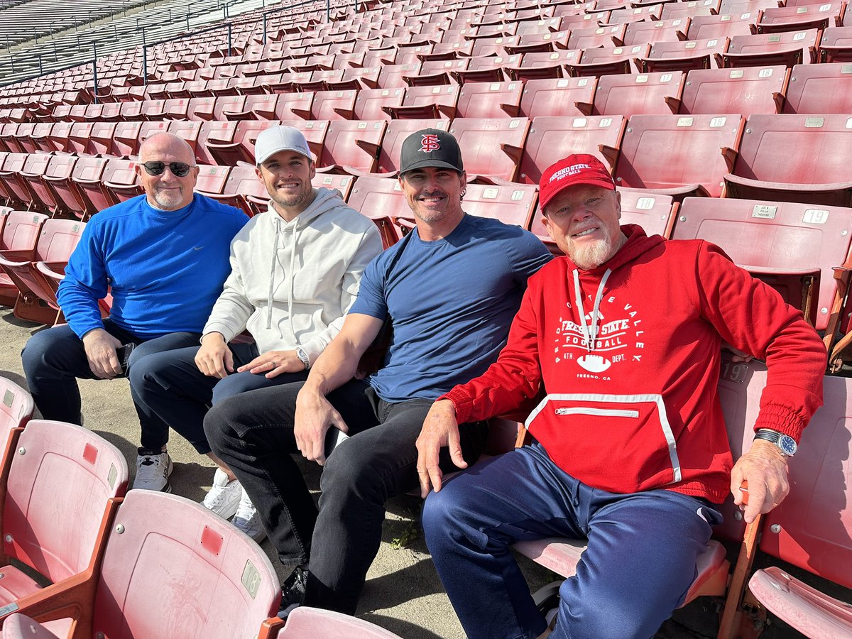 TylerMariucci's tweet photo. Great to watch spring practice with a few @FresnoStateFB legends today! @Coach_Entz &amp; team with GREAT energy and tempo! #bulldogbred #GoDogs https://t.co/pbPzbRuxOK