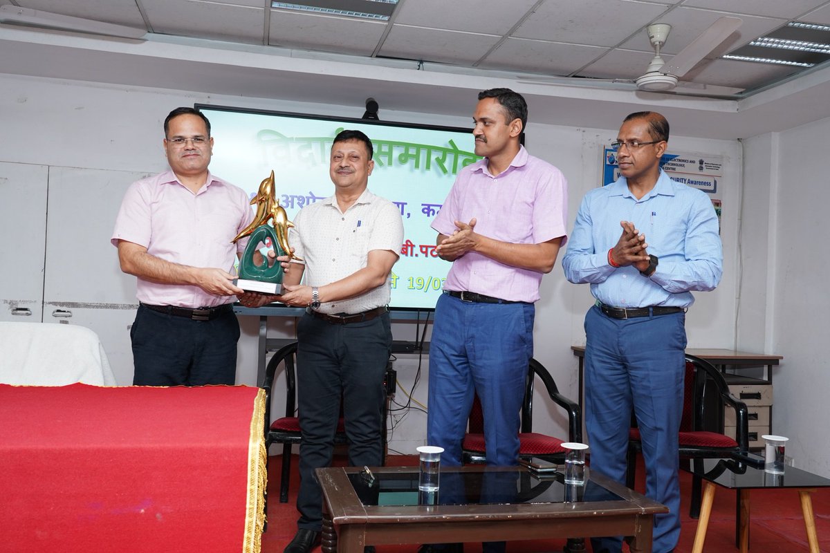 @SSBFTRPATNA (@ssbpatna) on Twitter photo рд╕реАрдорд╛рдВрдд рдореБрдЦреНрдпрд╛рд▓рдп #SSB рдкрдЯрдирд╛ рд╕реЗ рд╢реНрд░реА рдЕрд╢реЛрдХ рд╕рдЬрд╡рд╛рдг, рдХрдорд╛рдбреЗрдВрдЯ рдХреЗ рд╕реНрдерд╛рдирд╛рдВрддрд░рдг рдХреЗ рдЕрд╡рд╕рд░ рдкрд░ рдЙрдирдХреЗ рдиреЗрддреГрддреНрд╡, рд╕рдорд░реНрдкрдг рдФрд░ рдЙрддреНрдХреГрд╖реНрдЯ рдпреЛрдЧрджрд╛рди рдХреЗ рд▓рд┐рдП рд╣рд╛рд░реНрджрд┐рдХ рдЖрднрд╛рд░ред рдЙрдирдХреЗ рдкреНрд░рдпрд╛рд╕реЛрдВ рдиреЗ рд╕реАрдорд╛рдВрдд рдкрдЯрдирд╛ рдПрд╡рдВ рдЗрд╕рдХреА рдЗрдХрд╛рдИрдпреЛрдВ рдХреЛ рд╕реБрджреГрдврд╝ рдмрдирд╛рдпрд╛ред рд╕реАрдорд╛рдВрдд рдкрдЯрдирд╛ рдкрд░рд┐рд╡рд╛рд░ рдЙрдиреНрд╣реЗрдВ рдЖрдЧрд╛рдореА рдХрд╛рд░реНрдпреЛрдВ рдХреЗ рд▓рд┐рдП рд╢реБрднрдХрд╛рдордирд╛рдПрдВ рджреЗрддрд╛ рд╣реИред
<a href="/SSB_INDIA/">Sashastra Seema Bal</a> рд╕реАрдорд╛рдВрдд рдореБрдЦреНрдпрд╛рд▓рдп #SSB рдкрдЯрдирд╛ рд╕реЗ рд╢реНрд░реА рдЕрд╢реЛрдХ рд╕рдЬрд╡рд╛рдг, рдХрдорд╛рдбреЗрдВрдЯ рдХреЗ рд╕реНрдерд╛рдирд╛рдВрддрд░рдг рдХреЗ рдЕрд╡рд╕рд░ рдкрд░ рдЙрдирдХреЗ рдиреЗрддреГрддреНрд╡, рд╕рдорд░реНрдкрдг рдФрд░ рдЙрддреНрдХреГрд╖реНрдЯ рдпреЛрдЧрджрд╛рди рдХреЗ рд▓рд┐рдП рд╣рд╛рд░реНрджрд┐рдХ рдЖрднрд╛рд░ред рдЙрдирдХреЗ рдкреНрд░рдпрд╛рд╕реЛрдВ рдиреЗ рд╕реАрдорд╛рдВрдд рдкрдЯрдирд╛ рдПрд╡рдВ рдЗрд╕рдХреА рдЗрдХрд╛рдИрдпреЛрдВ рдХреЛ рд╕реБрджреГрдврд╝ рдмрдирд╛рдпрд╛ред рд╕реАрдорд╛рдВрдд рдкрдЯрдирд╛ рдкрд░рд┐рд╡рд╛рд░ рдЙрдиреНрд╣реЗрдВ рдЖрдЧрд╛рдореА рдХрд╛рд░реНрдпреЛрдВ рдХреЗ рд▓рд┐рдП рд╢реБрднрдХрд╛рдордирд╛рдПрдВ рджреЗрддрд╛ рд╣реИред
<a href="/SSB_INDIA/">Sashastra Seema Bal</a>