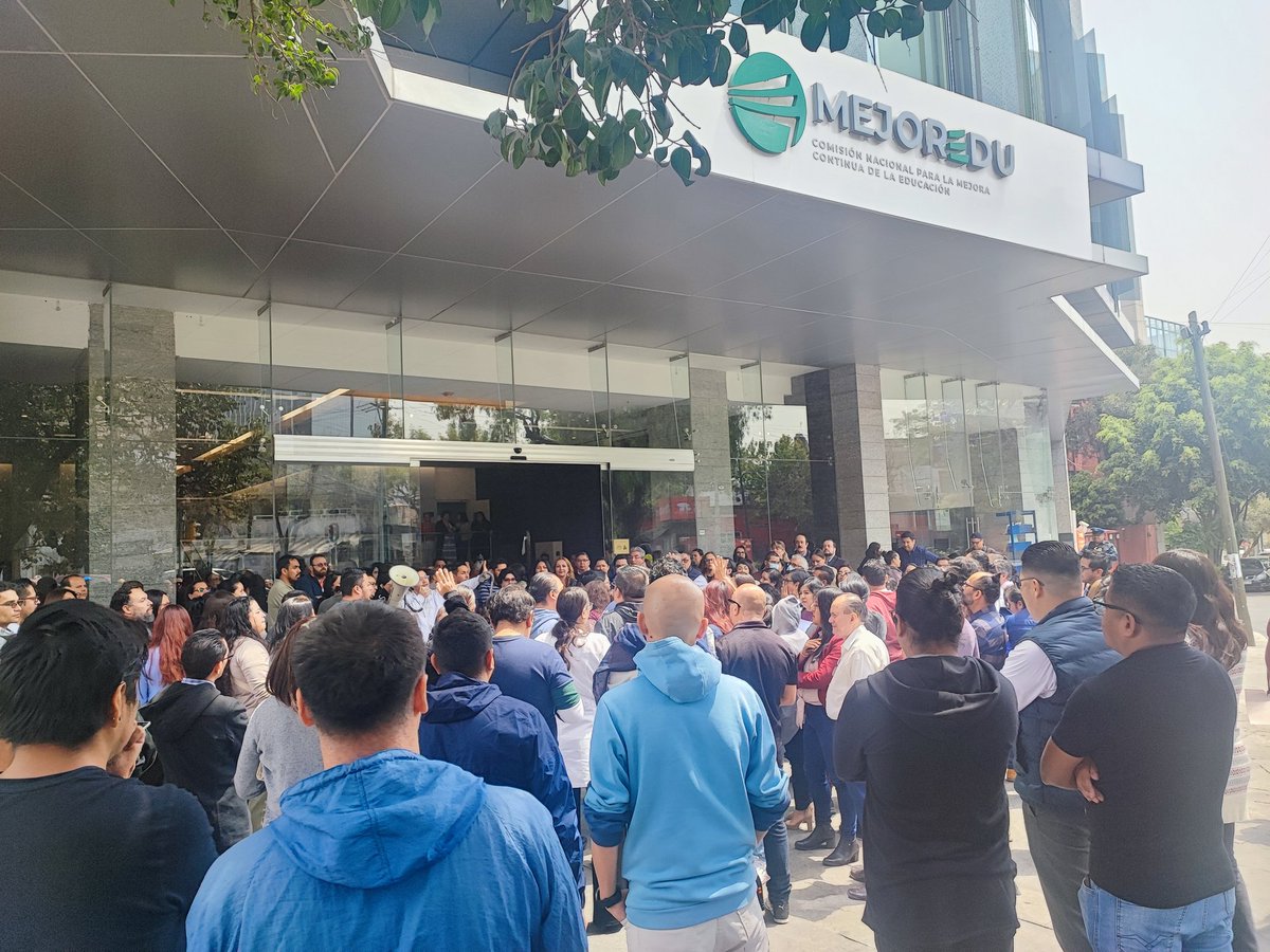 El personal de Mejoredu ha decidido cerrar instalaciones y la av. Barranca del Muerto #extinción  <a href="/almaldo2/">Alma Maldonado</a> <a href="/elErickJuarez/">Erick Juárez Pineda</a> <a href="/flores_crespo/">Pedro Flores-Crespo</a>