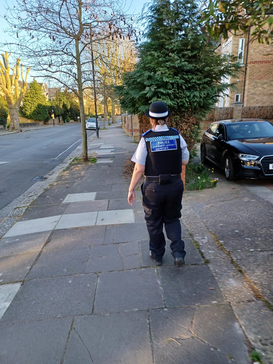 MPSNorthActon's tweet photo. Towards the end of our days we met a lovely Dachshund puppy that wanted a little cuddle.
#yourlocalmet https://t.co/ZVuJEd6Jpi