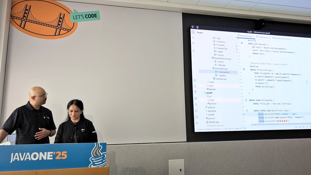 vilojona's tweet image. Great and super dynamic presentation about #Java new features refactoring by @CGuntur @eMalaGupta at @JavaOne #javaone25