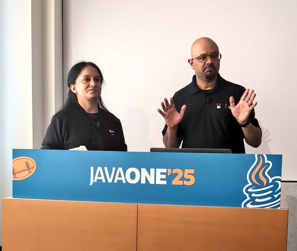 vilojona's tweet image. Great and super dynamic presentation about #Java new features refactoring by @CGuntur @eMalaGupta at @JavaOne #javaone25