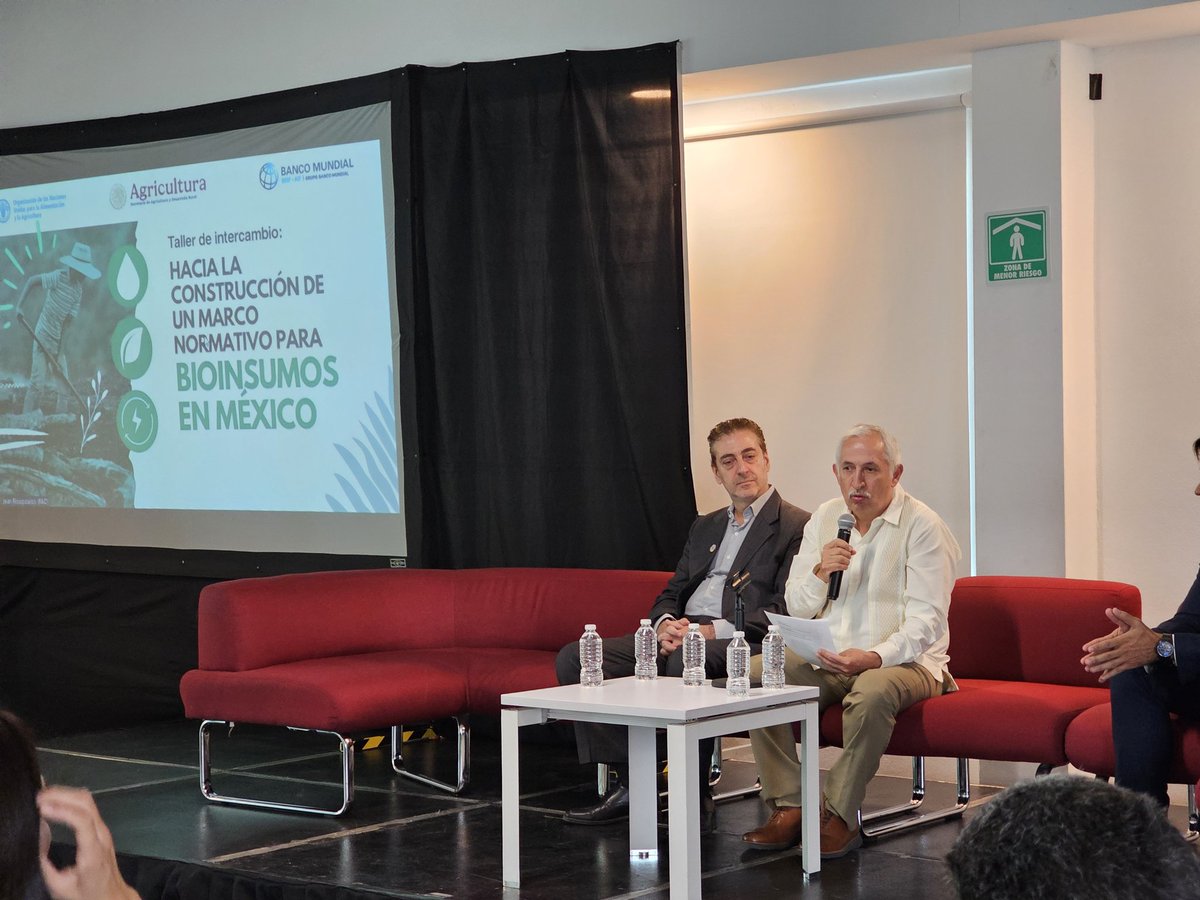 “Transformar la agricultura no es fácil, el avance es claro: de 20,000 a 200,000 productores en transición agroecológica. La meta: 1 millón. Un reto que requiere mejorar procesos y sumar esfuerzos.” – Héctor Robles, Coord. de Innovación y Transición Agroecológica <a href="/Agricultura_mex/">Secretaría de Agricultura y Desarrollo Rural</a>