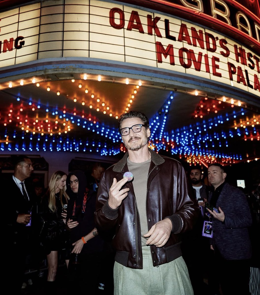 pascalarchive's tweet photo. Pedro Pascal at the FREAKY TALES premiere 

📸 staymacro | instagram https://t.co/0kPeNkNcY5