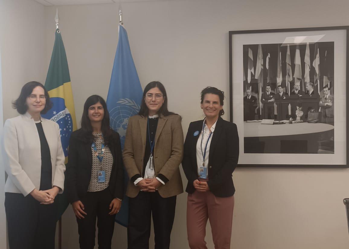 Plataforma CIPÓ (@plataformacipo) on Twitter photo A diretora-executiva da Plataforma CIPÓ, <a href="/mafolly/">Maiara Folly</a>, se reuniu nesta quarta-feira (19/3), em Nova Iorque, com a diplomata brasileira Bruna Gagliardi. Em pauta: o processo de escolha da próxima pessoa a assumir a Secretaria-Geral da ONU. O encontro também contou com a participação A diretora-executiva da Plataforma CIPÓ, <a href="/mafolly/">Maiara Folly</a>, se reuniu nesta quarta-feira (19/3), em Nova Iorque, com a diplomata brasileira Bruna Gagliardi. Em pauta: o processo de escolha da próxima pessoa a assumir a Secretaria-Geral da ONU. O encontro também contou com a participação