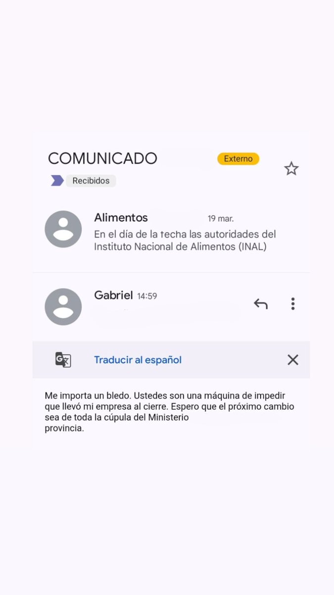 klabassa's tweet photo. Acá, chusmeando el pute de las cadenas de Mail https://t.co/xHtVdtiJub
