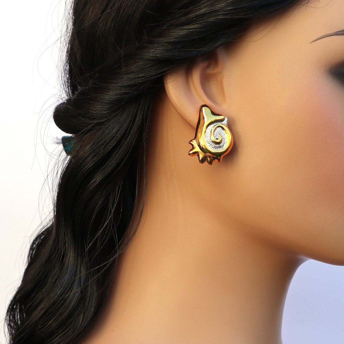 Fancy Clip On Golden Spiral Earrings, Non Pierced Ears, Clip On Earrings, 18k gold plated, Handmade kitsch Earrings, Faux bizoux etsy.me/4bHeHl9 μέσω <a href="/Etsy/">Etsy</a>