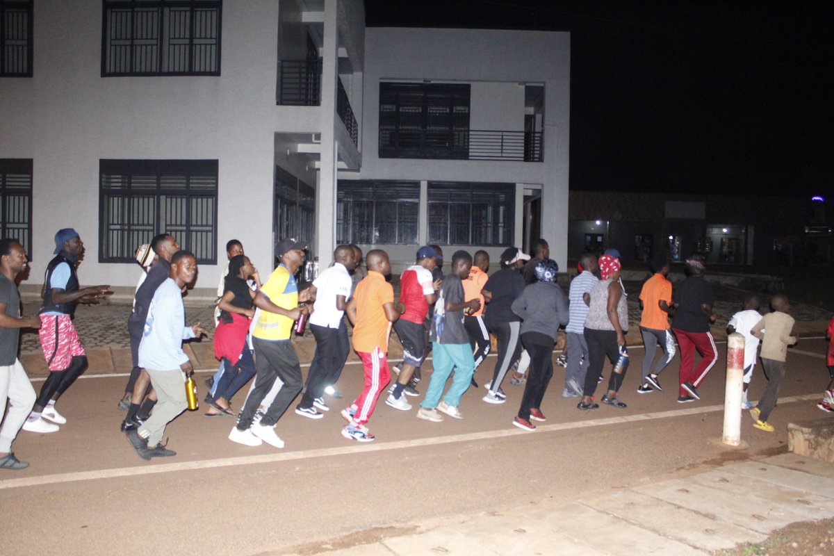 GISAGARAYEGO's tweet photo. #GisagaraNightRun, kuri uyu mugoroba muri @GisagaraDistr, nk'imbanzabigwi twahuriye muri Siporo ya ni mugoroba iba buri wa kane w'icyumweru, Siporo ni Ubuzima
@Rwanda_Sports @RwandaYouthArts
#TweTuriGisagara https://t.co/D3F3Vv0Th0