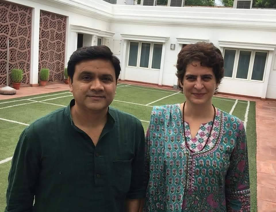 SherMohammadRo6's tweet image. बाराबंकी जिला कांग्रेस कमेटी के अध्यक्ष के रूप में पुनर्नियुक्ति पर  मोहम्मद मोहसिन साहब  @MuhdMohsin6 को दिली मुबारकबाद और नेक शुभकामनाएँ।

आपका नेतृत्व कांग्रेस संगठन को और मजबूती प्रदान करे, यही दुआ है बहुत-बहुत मुबारकबाद आपको। 
💐💐💐💐 #congratulationschallenge