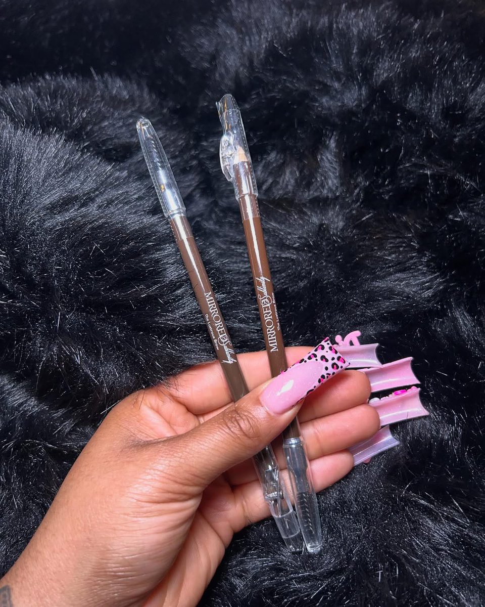 MSublimity's tweet image. Brows of perfection 😍 
Our lustrous brow pencils bring the sculpt and perfection. 

#mirroredsublimity #brows #fullglammakeup #redlip
