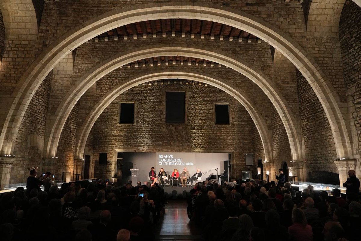 El Congrés de Cultura Catalana va mobilitzar milers de persones per repensar la identitat catalana als anys 70.

50 anys després, som al Saló de Tinell per homenatjar i reivindicar el seu llegat, i obrim una nova etapa de reflexió col·lectiva sobre els reptes presents i futurs 👇
