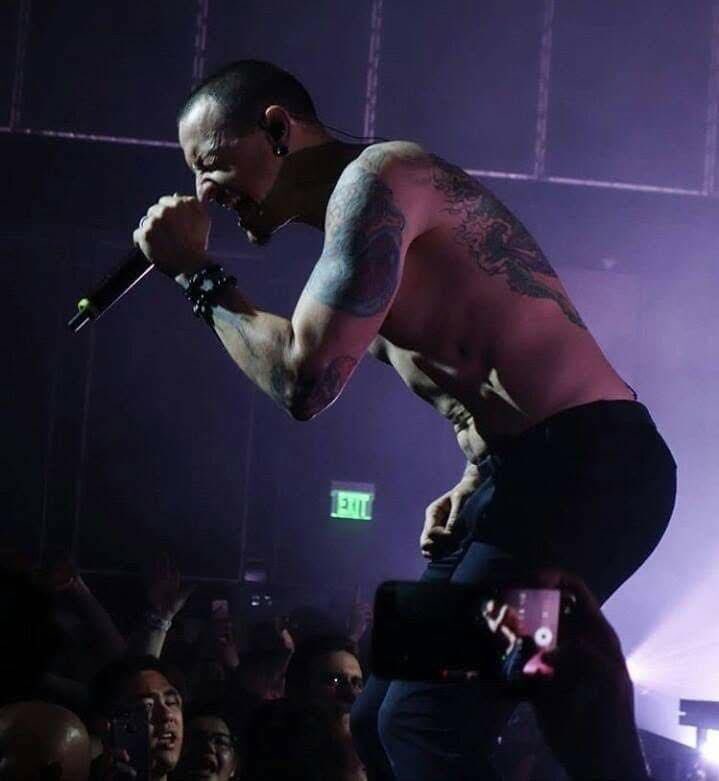 RosannaCost's tweet photo. Il modo più bello per celebrarti oggi ❤️#HappyBirthday #ChesterBennington #LinkinPark #tattoo #dentedileone #dontgo #ShadowOfTheDay https://t.co/Xsw21WDC4N