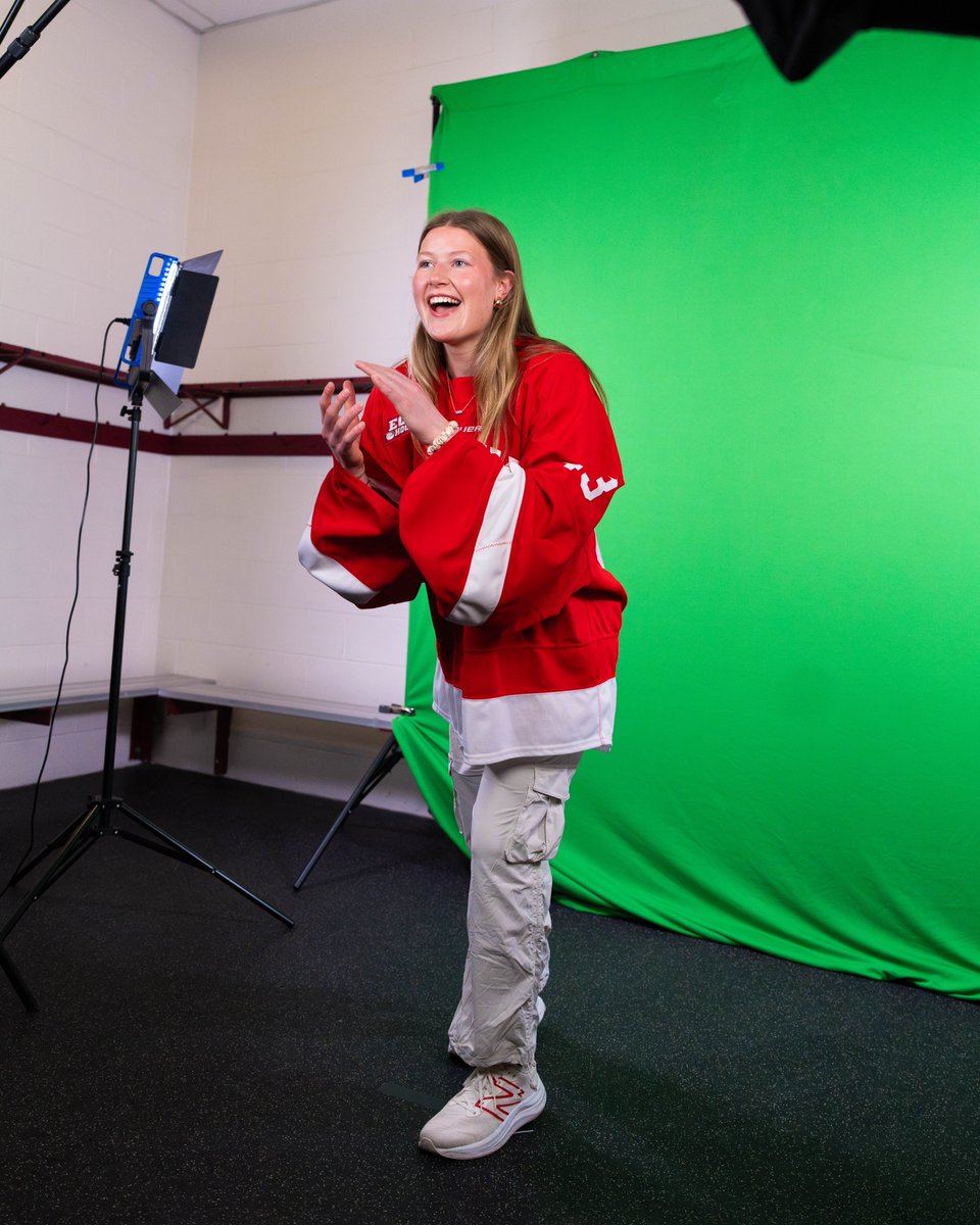 CornellWHockey's tweet photo. All smiles here😁📸

#YellCornell x #LGR https://t.co/IXY1JPTu0w