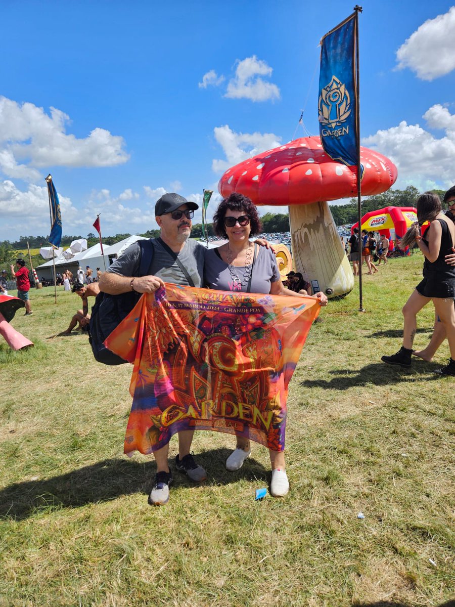 maritoncarlos's tweet photo. Registros da última @GardenMFestival com @solarsian_ fim de semana incrível. https://t.co/jqQUHnaehW