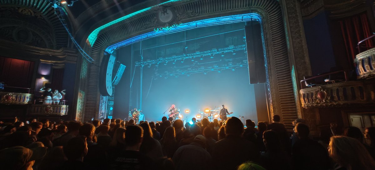 cloudypeeps's tweet image. The @TheRivChicago was turned into a Palace last night by the band #palaceband. Beautiful night of music and people. #chicago #wearepalace