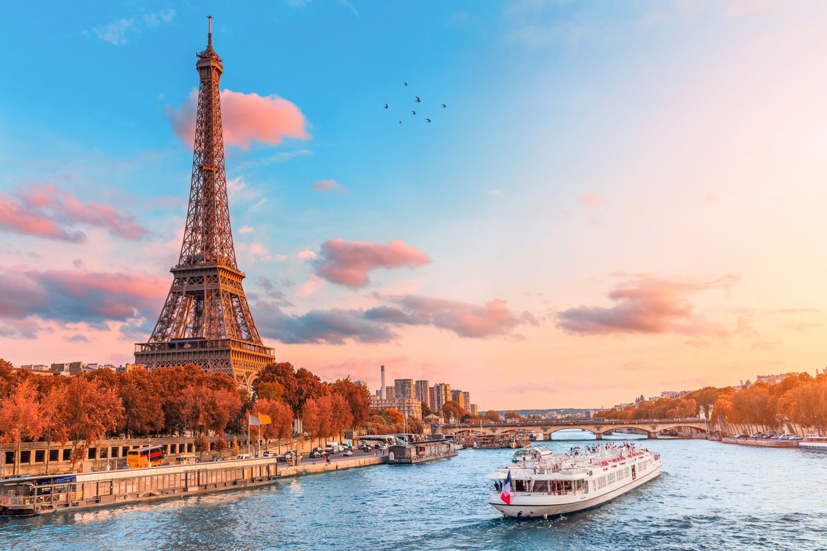 quentin_gesp's tweet photo. Aston Villa fans, this is your ultimate PSG away guide ⚽️ With my comrades @Jon_LeGossip and @matt_hatt we’ve put together some local Paris tips, good pubs, restaurants, etc. for your next European step in France 🇫🇷 Feel free to share and hope you have the best away day 🦁 #avfc https://t.co/zXwlL0UZcM