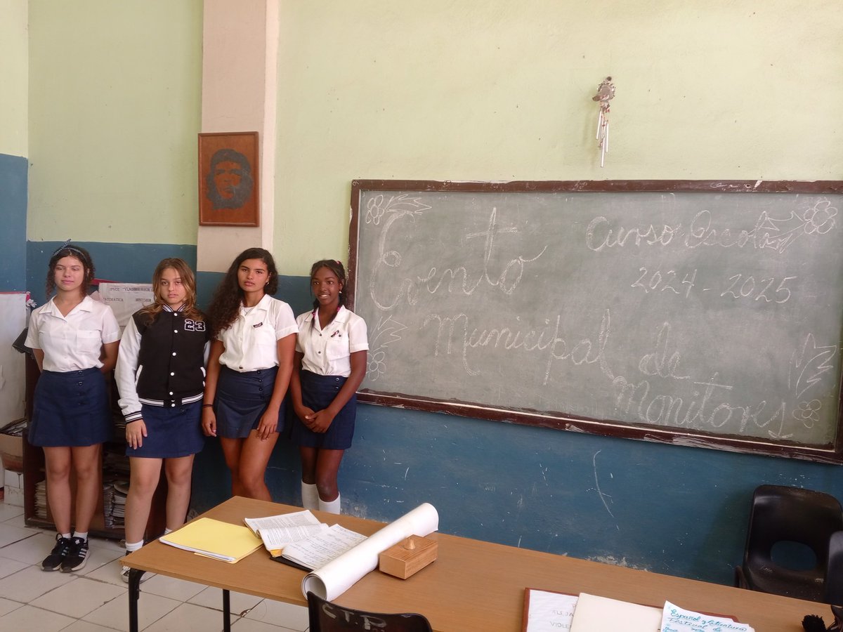 Se realiza en la tarde de hoy el evento municipal de monitores de Secundaria Básica en el municipio Cerro. Siguiendo la idea de que "Sin educación no hay Revolución"