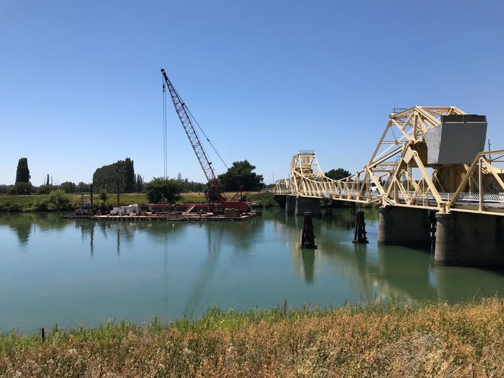 CaltransDist3's tweet image. #TrafficAlert🚨The #SacCounty Hwy 160 Painterville bridge will be open to motorists on Friday 3/21 and Saturday 3/22. @CaltransHQ @CaltransD4 @CaltransDist10 @CHP_Valley @CHPSouthSac @SacCountyCA @SacCountyDot @sacsheriff @CityofRioVista @Caltrux
