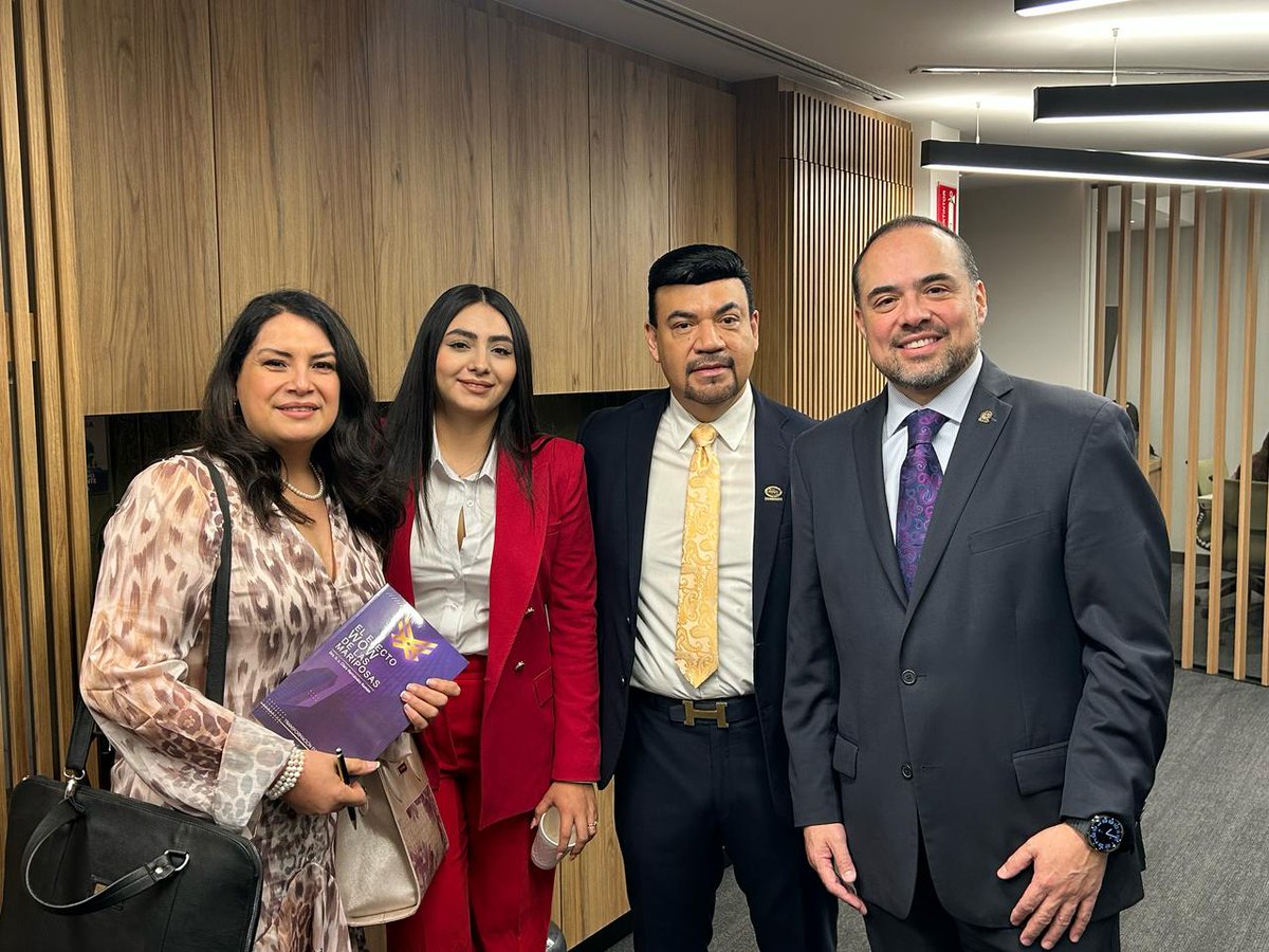 DGCFT_oficial's tweet photo. @gonzalo_espina Miranda, titular de la DGCFT, asistió como testigo de honor a la Conferencia de Prensa @RoshfransMX, donde se firmó el Convenio entre la #CNT, #ANDELLAC, y la #ARRA ... leer en ... ⏩https://t.co/qlHJcwfWuL https://t.co/cN71XoGRm5