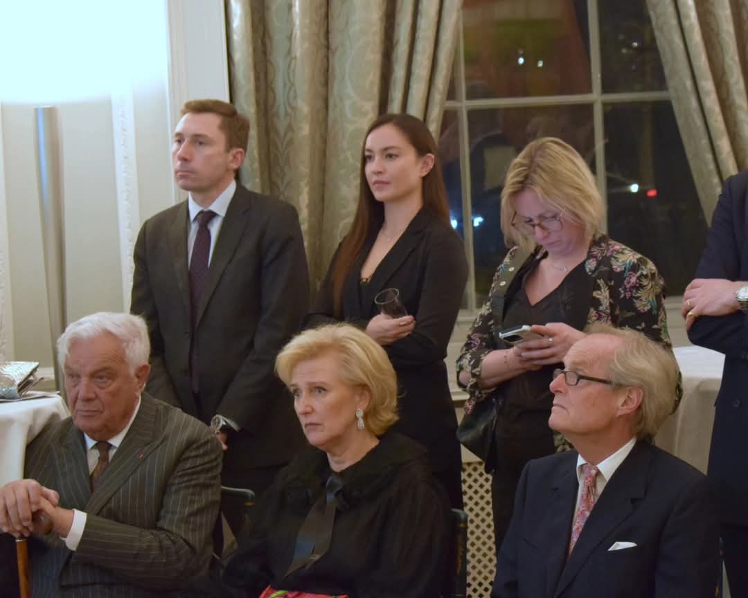 Le 13 mars, la Princesse Astrid et le Prince Lorenz à la soirée gala organisée à Londres pour le lancement du projet de restauration des jardins et du verger historiques de la Ferme d’Hougoumont, site clé de la bataille de Waterloo.

Avec le Duc de Wellington

📷 <a href="/walbru_uk/">Wallonia-Brussels to the UK</a>