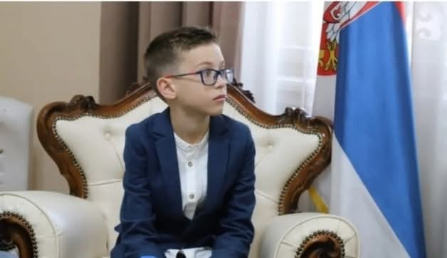 Дјечак из Ниша Урош Перуновић, освојио је златну медаљу на Првенству Европе у брзопотезном шаху. 

Бравоо!