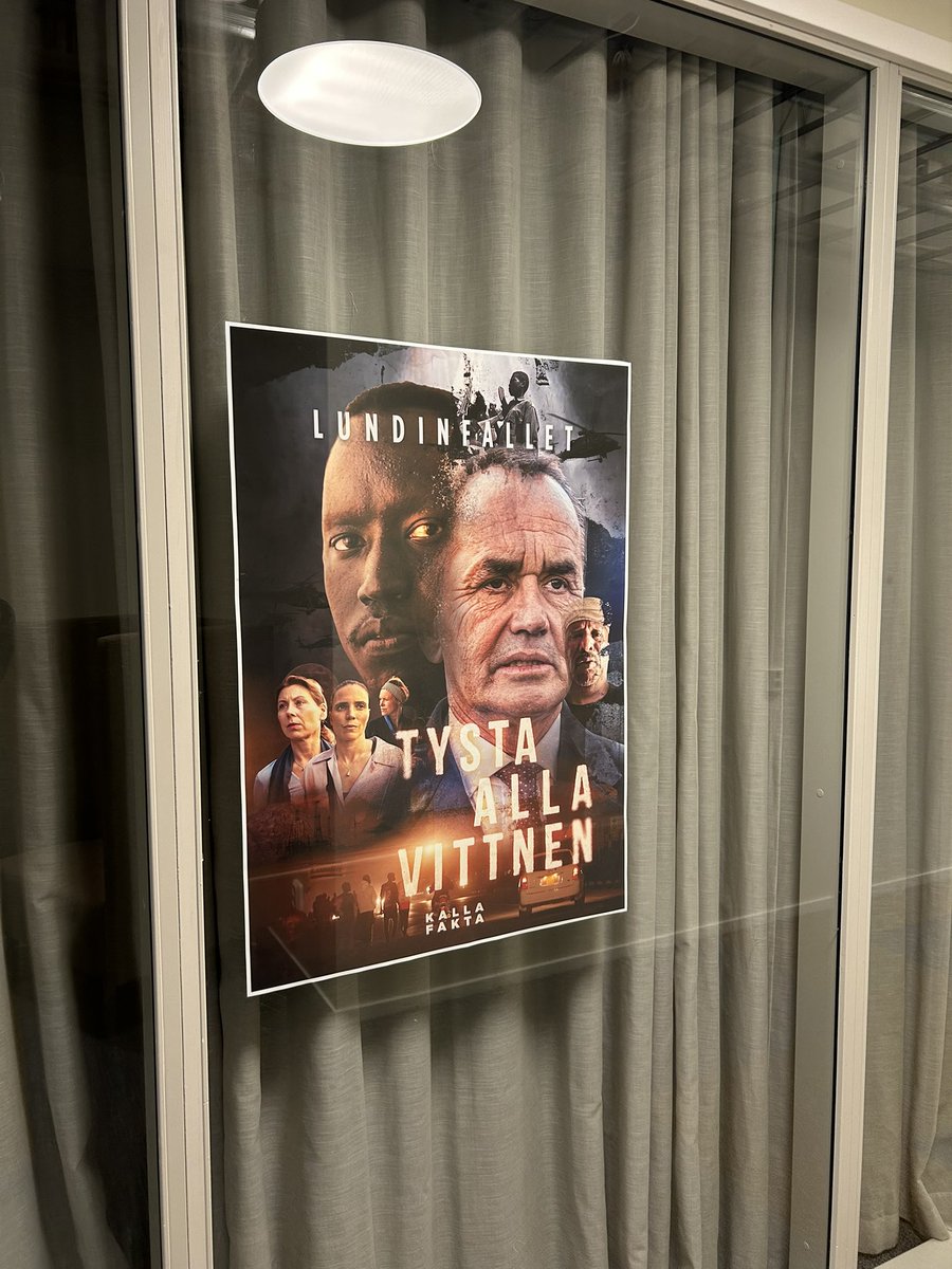 Glasväggen till Kalla faktas redaktion just nu.

Sett båda avsnitten och det är fruktansvärt… grymt… Bra journalistik som alla borde ta del av.

tv4play.se/program/f613aa…