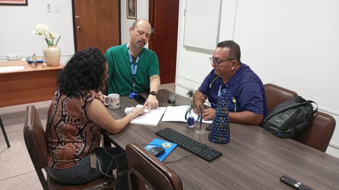 Durante la mañana de este jueves #20mar el equipo de trabajo de las Divisiones de Epidemiología y Salud Ambiental, analizaron las acciones de prevención y control contra el dengue en la entidad tachirense y así cumplir con la labor encomendada por el presidente <a href="/NicolasMaduro/">Nicolás Maduro</a>
