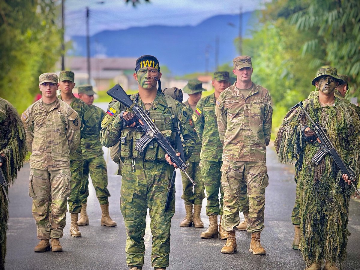 𝑳𝒂 𝑬𝒔𝒄𝒖𝒆𝒍𝒂 𝒅𝒆 𝑰𝒘𝒊𝒂𝒔 𝒅𝒆𝒍 𝑬𝒋𝒆́𝒓𝒄𝒊𝒕𝒐 𝒓𝒆𝒄𝒊𝒃𝒆 𝒂 𝑪𝒂𝒅𝒆𝒕𝒆𝒔 𝒅𝒆 𝒍𝒂 𝑨𝒄𝒂𝒅𝒆𝒎𝒊𝒂 𝑴𝒊𝒍𝒊𝒕𝒂𝒓 𝒅𝒆 𝒍𝒐𝒔 𝑬𝒔𝒕𝒂𝒅𝒐𝒔 𝑼𝒏𝒊𝒅𝒐𝒔 𝑾𝒆𝒔𝒕 𝑷𝒐𝒊𝒏𝒕

#EjércitoECU