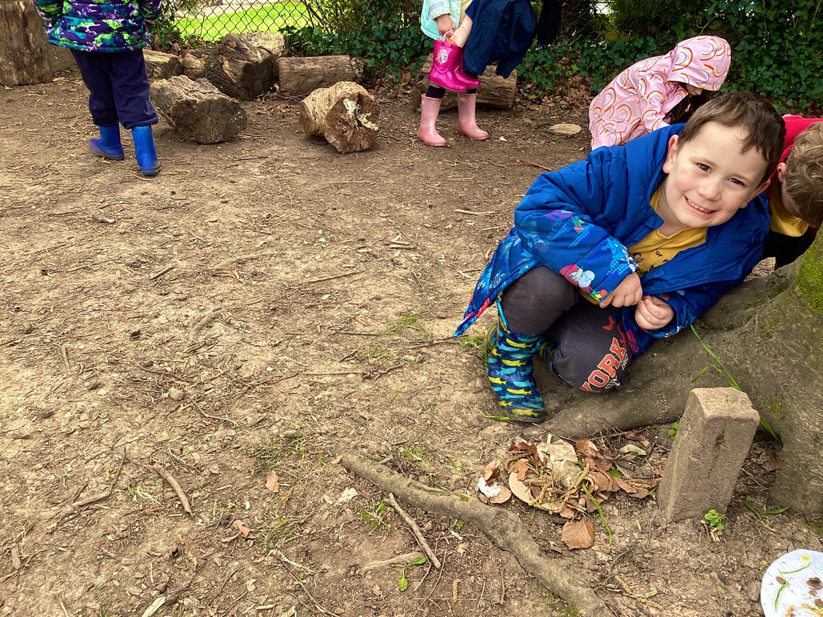 We decorated Easter eggs using natural materials in the forest, time to get creative. Bendigedig!  #enterprisingcreativecontributors #CGIEXARTS #CGIHUM <a href="/EcoCgi/">CGI-Eco</a>