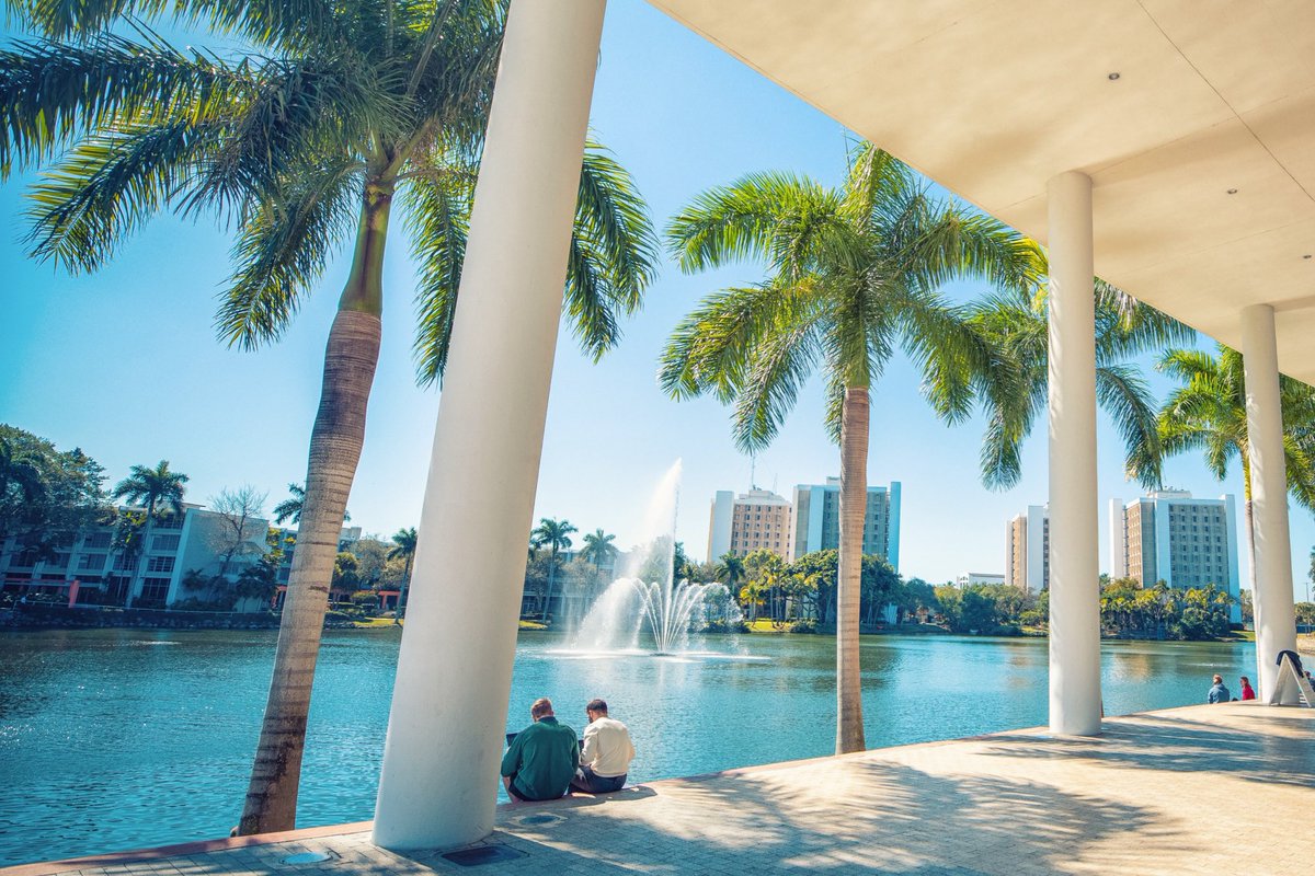 MiamiHurricanes's tweet photo. Springtime at The U >>> 

Happy first day of spring, Canes fam! https://t.co/Gl3JOeKZaa