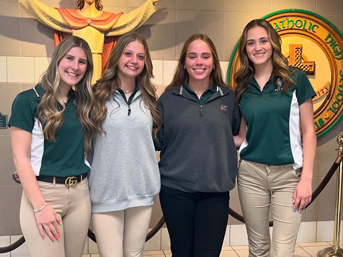 Congratulations to our Juniors, the newest members of NHS! They join our Seniors, who all helped to contribute to the cumulative team GPA of 4.52 last semester! ☘️🏐📗☘️