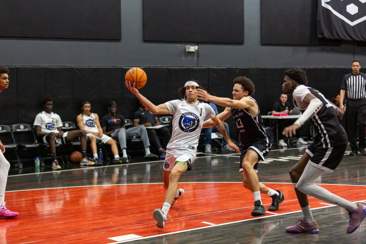 Rodger Bohn (@rodgerbohn) on Twitter photo 6'3 '26 DeAndray Hamilton showed he belonged for CIA <a href="/BellaVistaHoops/">Bella Vista Prep ๐ป</a> at @ThePhhacility.Canadian combo guard was in constant attack mode&serious shot creator within flow of offense.Destined for big things in #EYBL
More on <a href="/Ballislife/">Ballislife.com</a>๐
ballislife.com/hs-eibc-finalsโฆ
๐ธ @MarkDustPhoto 6'3 '26 DeAndray Hamilton showed he belonged for CIA <a href="/BellaVistaHoops/">Bella Vista Prep ๐ป</a> at @ThePhhacility.Canadian combo guard was in constant attack mode&serious shot creator within flow of offense.Destined for big things in #EYBL
More on <a href="/Ballislife/">Ballislife.com</a>๐
ballislife.com/hs-eibc-finalsโฆ
๐ธ @MarkDustPhoto