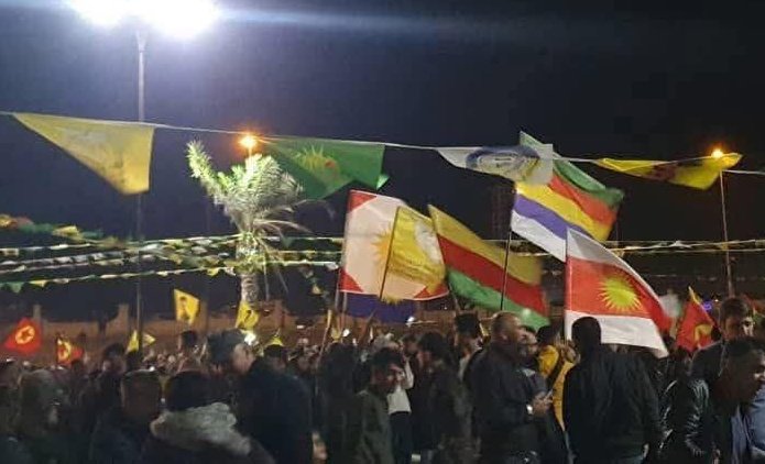 Zana_Dnz_'s tweet photo. Kuzey Doğu Suriye-Rojava'da halklar Newroz kutlamaya devam ediyor.
#Newroz #Newroz2025 #NewrozPîrozBe https://t.co/90OgFTWToI