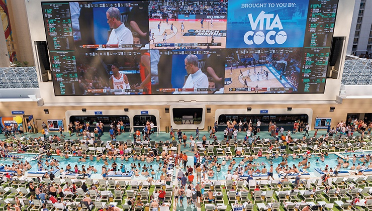 Done_In_ONE_'s tweet photo. The weather is cooperating!  No better place to take in all the "madness" of the NCAA Tournament than @stadiumswim  -  Quite possibly the best two days of the entire year! 

Who do you have winning the 2025 NCAA Men's Basketball National Championship? https://t.co/rpGX1foydM