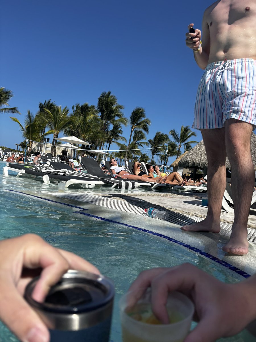 FhrisCarley77's tweet image. Wa wa this wa wa that. MU in the elite 8. #punta