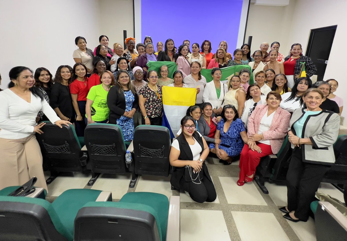 Además, me llenó de orgullo ver la presencia de Urdaneta en la feria de emprendimientos, reflejando el talento y esfuerzo de nuestra gente a través de sus productos.