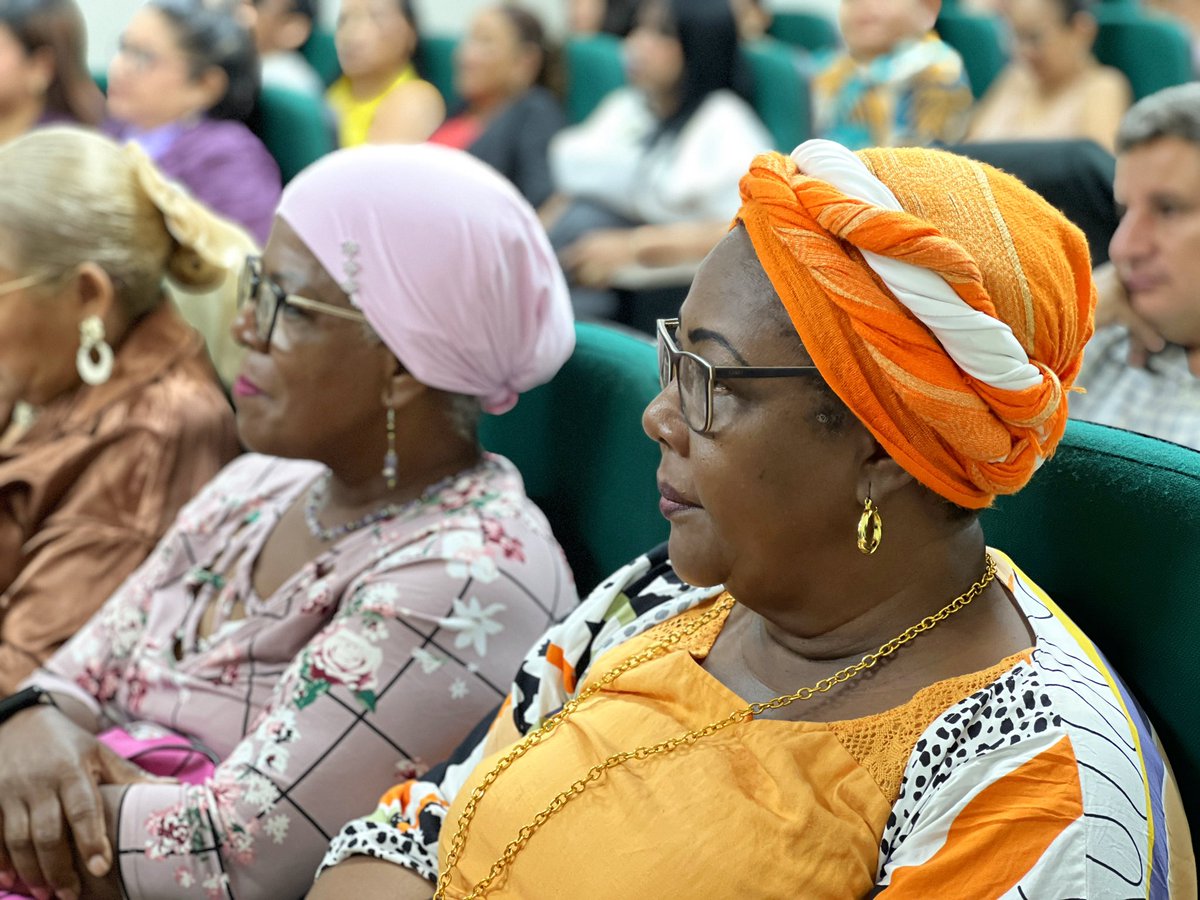 Agradezco a la Dra. Verónica Herrera, Directora de la Escuela de Formación, y a todas las personas que hicieron posible este espacio de aprendizaje y sororidad.

Porque cuando una mujer avanza, avanzamos todas. 💜✨