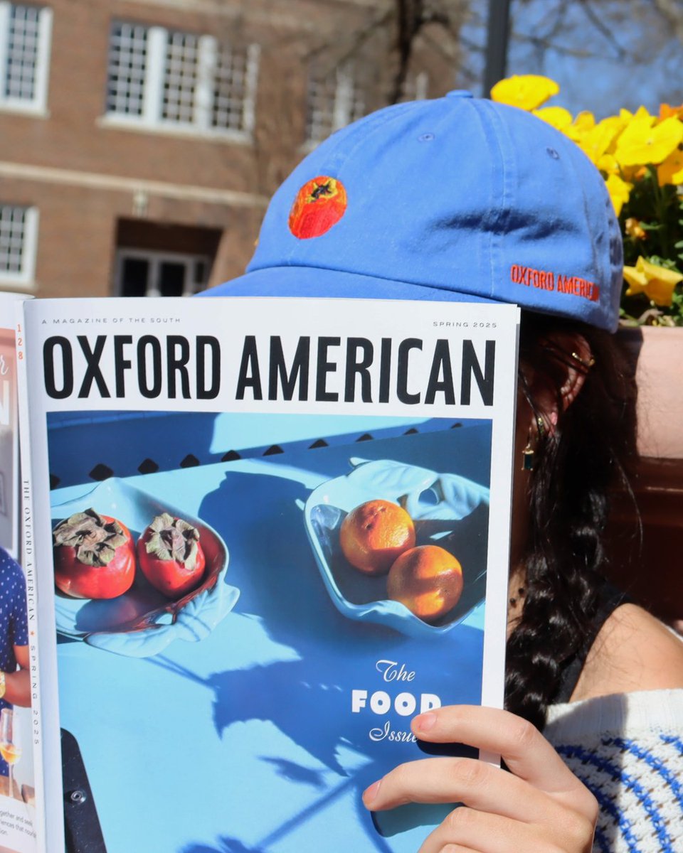 oxfordamerican's tweet image. 🌸 Spring is here and so is our Food Issue! Share your #OAintheWild pics of where you're reading the latest edition.

NEW at OA Goods: Persimmon Dad Cap &amp;amp; Green Bean mug just dropped, plus shirts ON SALE. Perfect spring reading companions! 🍊

oxfordamericangoods.org/collections/sp…