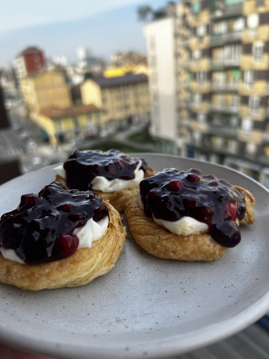 Сегодня было отличное настроение и желание готовить ✨ (на фотографии можно заметить рыжую булочку)