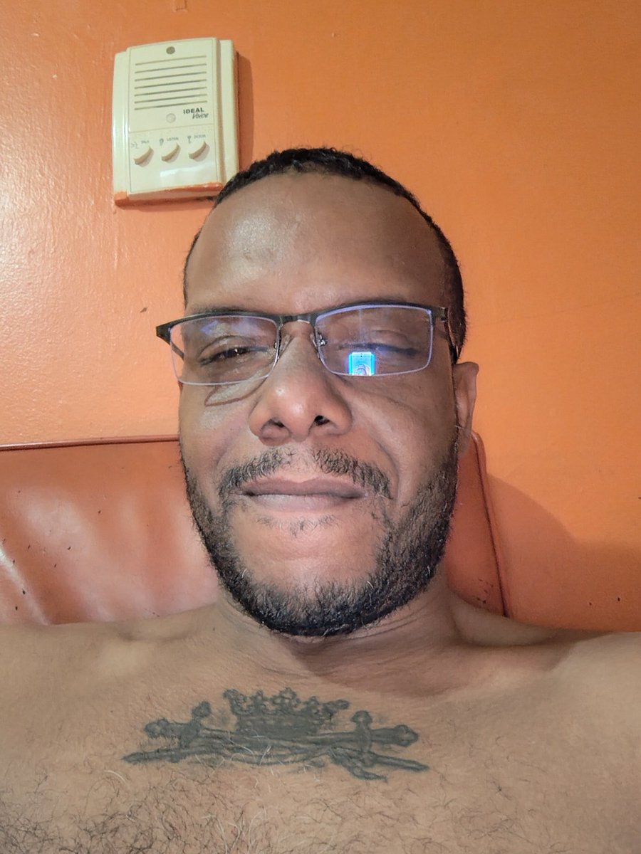 LowMaxxoutt's tweet photo. This is what it's come to lol computer Glasses 🤓🤣 #2020visionbutneedsglasses https://t.co/POYAlsGytJ