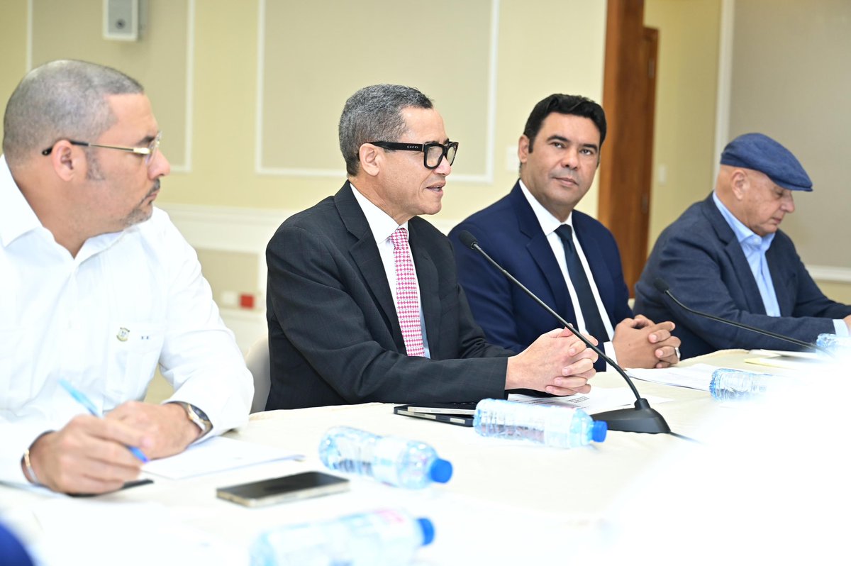 📌 COMISIÓN ESPECIAL | Trabajando en el Proyecto de Ley que modifica la Ley Núm. 16-92, que aprueba el Código de Trabajo. 👷🏽‍♂️⚖️   

Siempre atentos para defender los derechos de los trabajadores. ✅💼