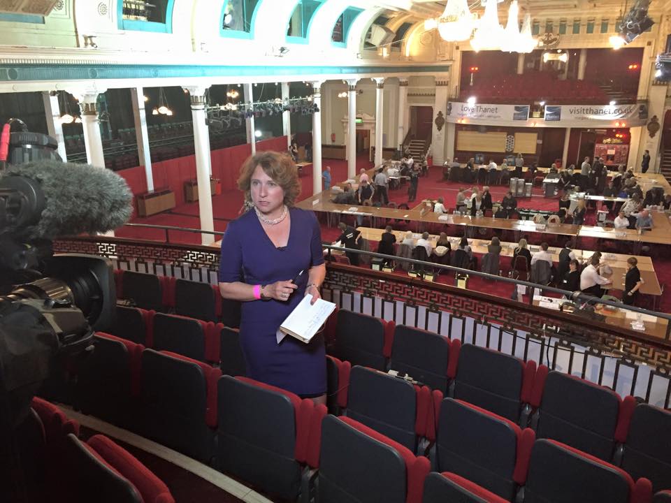 londonette's tweet image. A huge loss to the BBC - Jo is a brilliant journalist and a delight to work with. 

Here she is reporting on the extraordinary 2015 election with me from Margate (where Farage lost, again). Feat. @almurray &amp;amp; a count venue with no phone signal. 
Enjoy whatever's next, @Jo_Coburn x