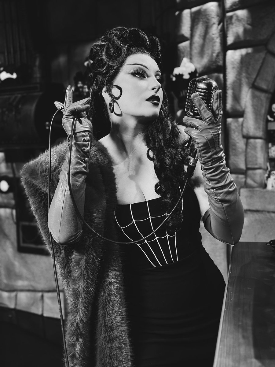 Pinup Palmer tweet media