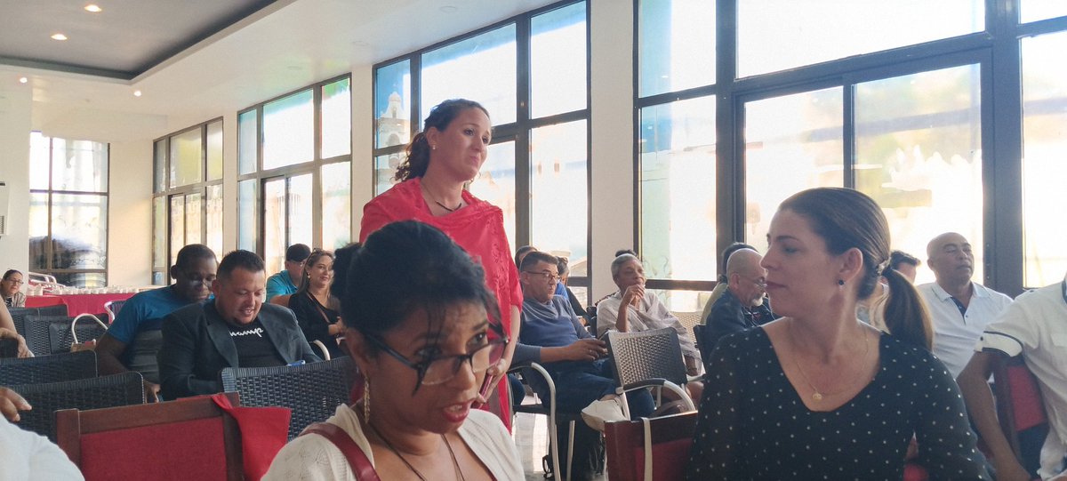 📣Encuentro de  reflexiones y realizaciones, luchas y retos compartidos sostuvieron hoy los directores provinciales de Información y Comunicación Social, de <a href="/radio_cubana/">Radio Cubana</a>, <a href="/tv_cubana/">TV Cubana</a> y periódicos con el equipo de realización de la serie "Los Gatos, las máscaras, las sombras"