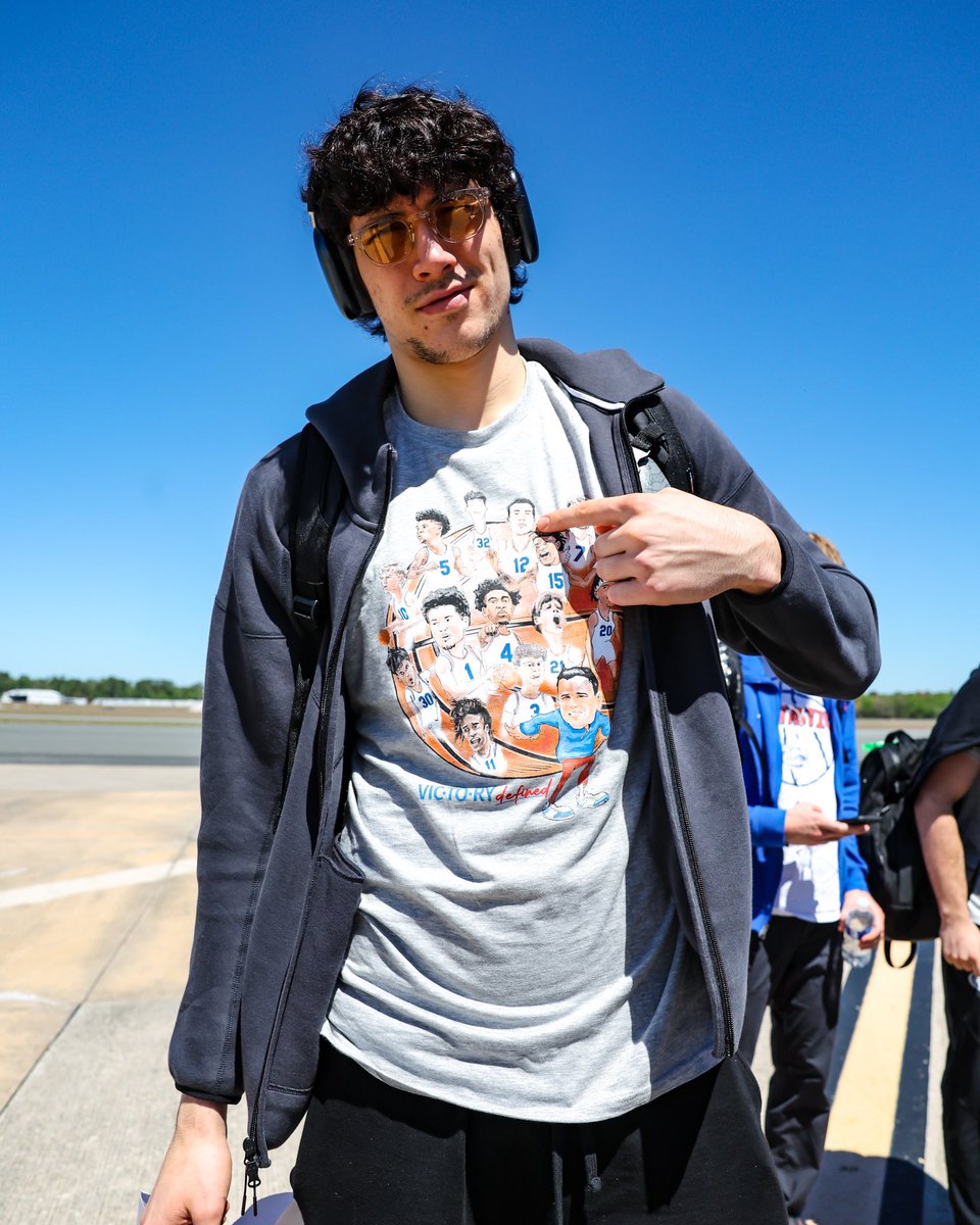 Everyone’s doing it! You can own the shirt the players are wearing while also supporting them. Proceeds from your purchase go back to the athletes!

🔗 floridanilshop.com/shop-1/p/fl-me…

📸 <a href="/GatorsMBK/">Florida Gators Men’s Basketball</a> <a href="/rynhnt/">Ryan Hunt</a>