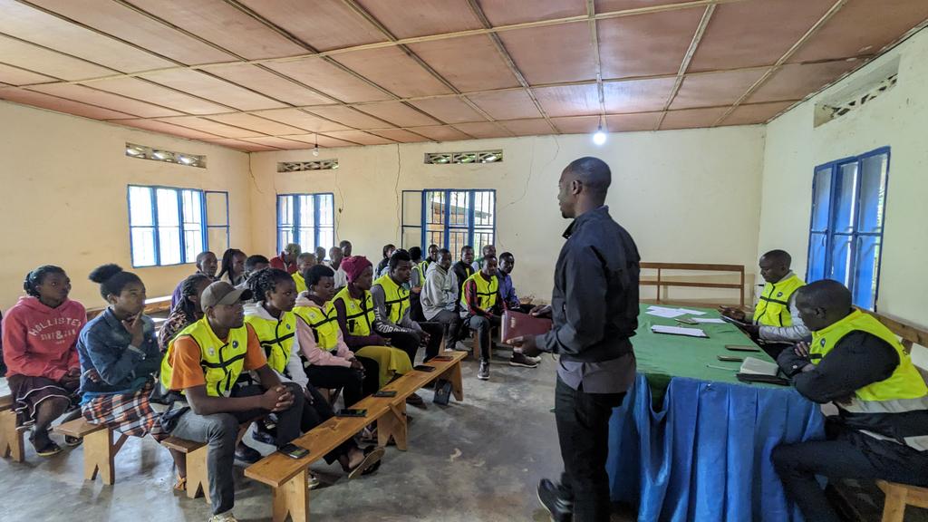 AMadjid46's tweet photo. Umuhuzabikorwa w'Urubyiruko rw'Abakorerabushake @KarongiDistr, ushinzwe Ubukangurambaga n'uhagarariye komite Ngengamyitwarire basuye inzego z’Urubyiruko mu Murenge wa #Mutuntu. Baganiriye ku mikorere n'imikoranire n'amahirwe agenewe urubyiruko n'ibindi
@KubanaRichard https://t.co/zw1SRpz2IO