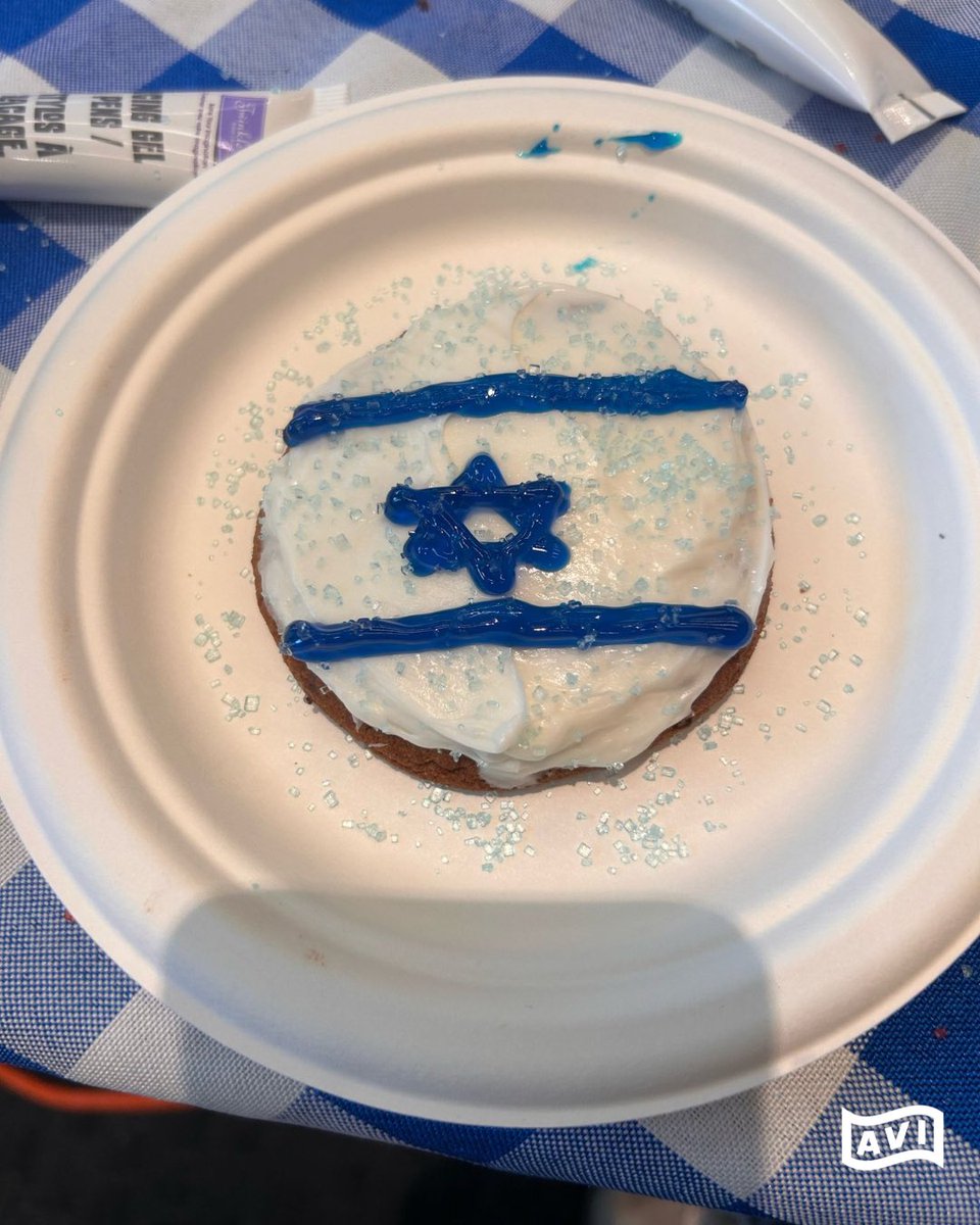 AlliedVoicesIL's tweet photo. Our @UBC students had a blast decorating cookies with Director of Campus Affairs Idaliah Snajdman, in partnership with @HillelBc23346 and Hillel UBC 🍪🍪🍪🍪

#cookiedecorating #campusevents https://t.co/taDnGii4kC