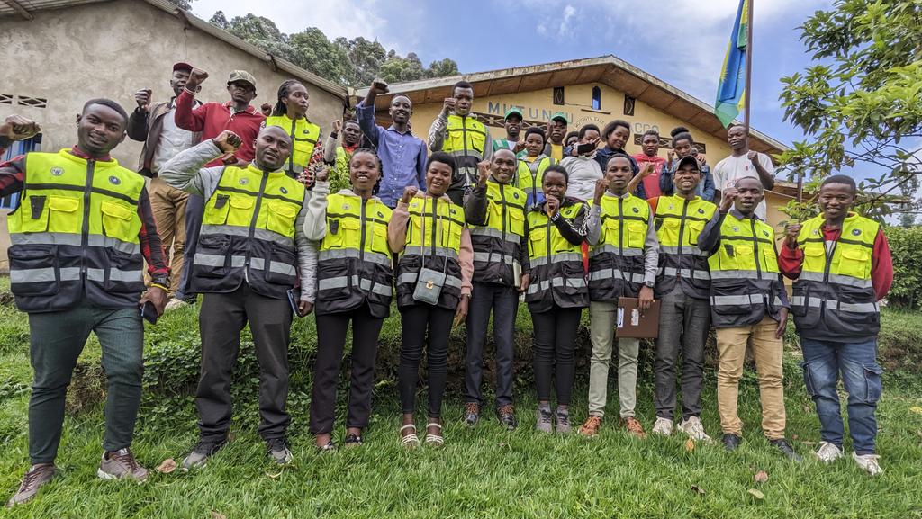 AMadjid46's tweet photo. Umuhuzabikorwa w'Urubyiruko rw'Abakorerabushake @KarongiDistr, ushinzwe Ubukangurambaga n'uhagarariye komite Ngengamyitwarire basuye inzego z’Urubyiruko mu Murenge wa #Mutuntu. Baganiriye ku mikorere n'imikoranire n'amahirwe agenewe urubyiruko n'ibindi
@KubanaRichard https://t.co/zw1SRpz2IO