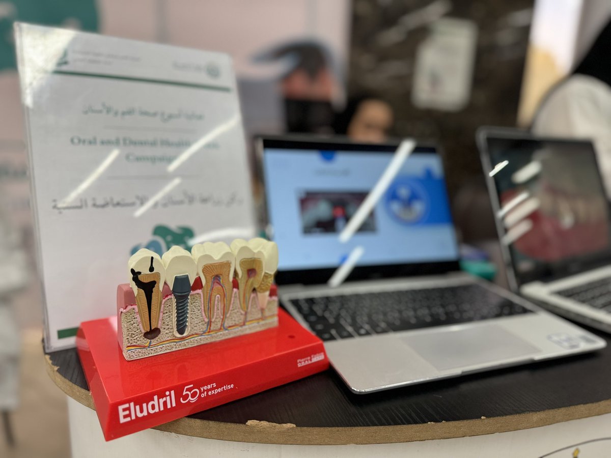 تُعدُّ صحة الفم أكثر من مجرد أسنان نظيفة وابتسامة جميلة؛ فهي تعكس الصحة العامة، وتؤثر بشكل مباشر على جودة الحياة. ووفقاً لمنظمة الصحة العالمية، يعاني أكثر من 3.5 مليار شخص حول العالم من أمراض الفم، مثل تسوس الأسنان، والتهابات اللثة
#اليوم_العالمي_لصحة_الفم_والأسنان