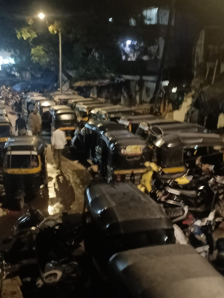todaysvoice24nz's tweet photo. 🛺🛌 Due to so much #autorickshawparking, it is difficult to take patients. Near Vishal Bldg, #CamaRoad, #GaonDeviDongar, #AndheriWest

❌ #NoEntry For #Firebridge, #Ambulance &amp; also #PoliceVan because of this #Parking 

@CPMumbaiPolice @MumbaiPolice #WilliamEst #riyadh #Trump https://t.co/31wCld076L